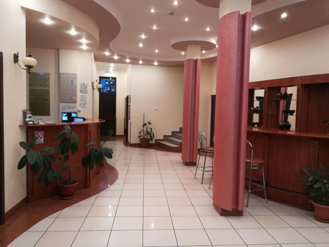 Hotel Everest Тиргу-Муреш Екстер'єр фото